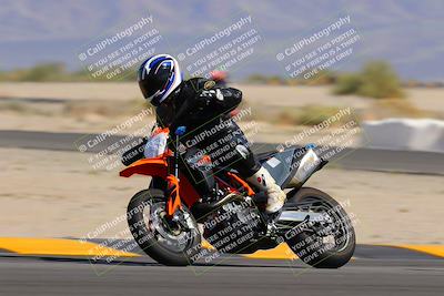 media/Oct-08-2022-SoCal Trackdays (Sat) [[1fc3beec89]]/Turn 16 (125pm)/